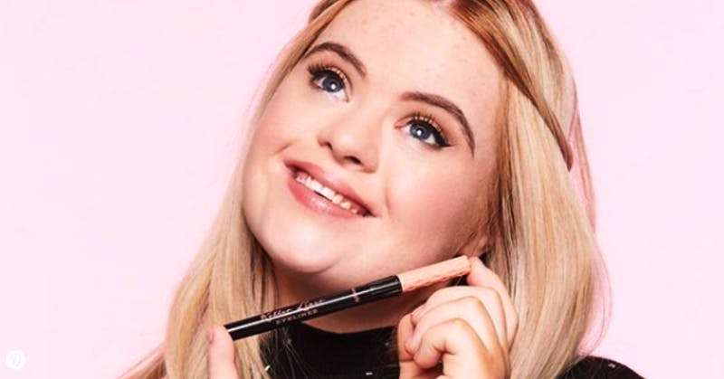 Fytyra e re e Benefit Cosmetics është 20 vjeçarja me Sindromën Down (FOTO)