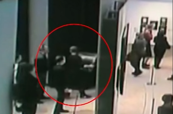 Vjedh pikturën 1 milion dollarëshe – arrestohet nga Policia (VIDEO)