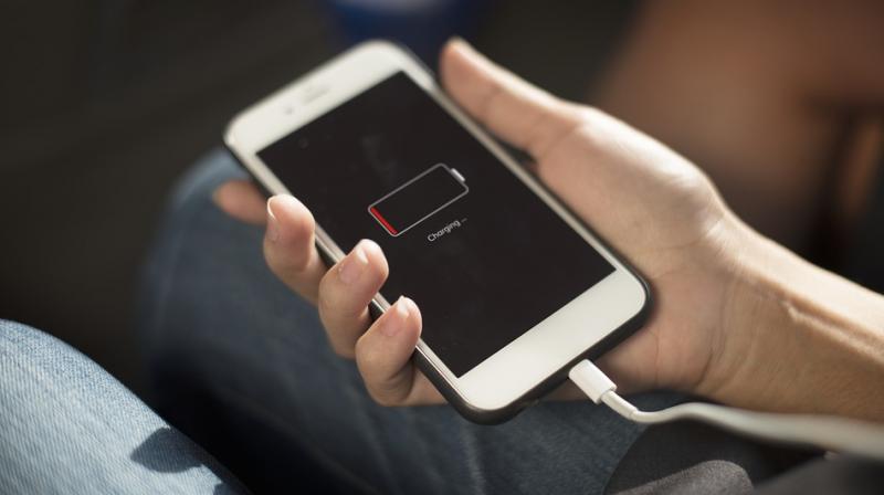 Gabimet që bëjmë kur karikojmë telefonin