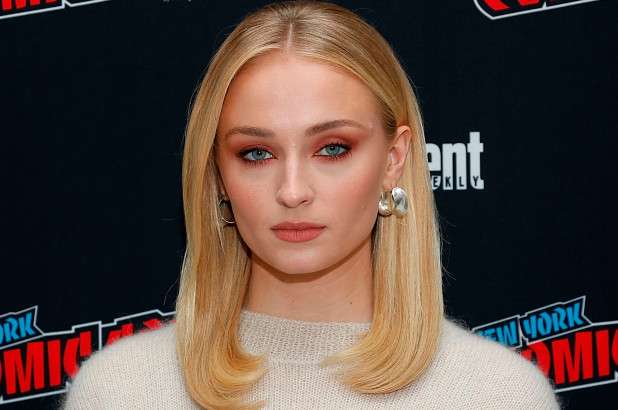 Sophie Turner nuk mund të lante flokët e saj derisa luante në 'Game of Thrones'