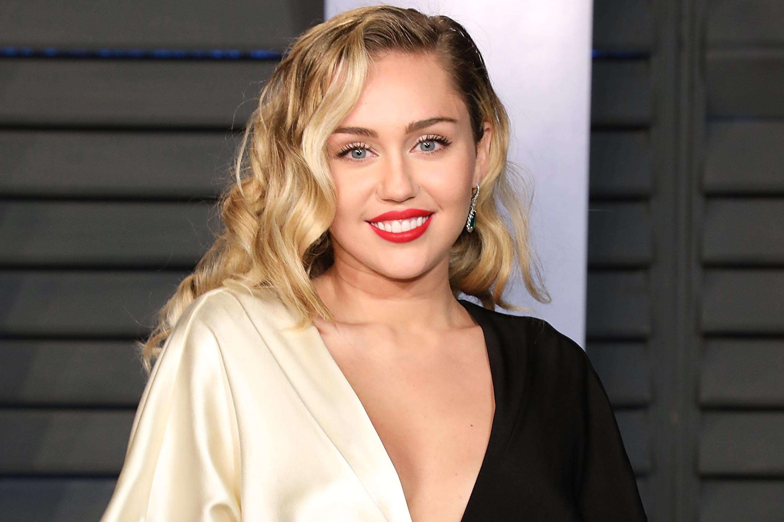 Miley Cyrus i nënshtrohet një operacioni