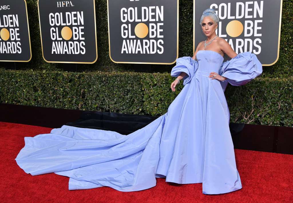Lady Gaga festoi edhe në shtrat për fitoren në Golden Globe