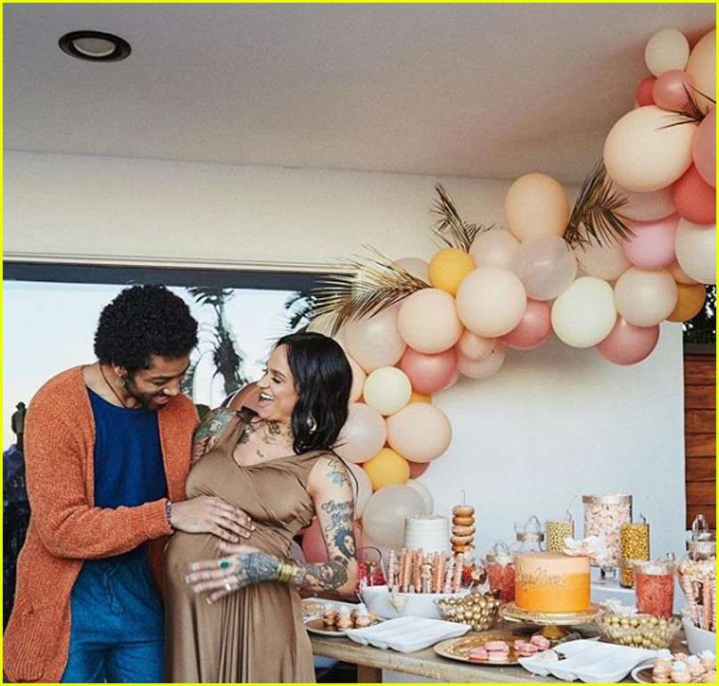 Kehlani gati për lindje (FOTO)