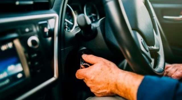 Këto janë arsyet se përse nuk duhet ta nxehni motorin e makinës tuaj gjatë dimrit