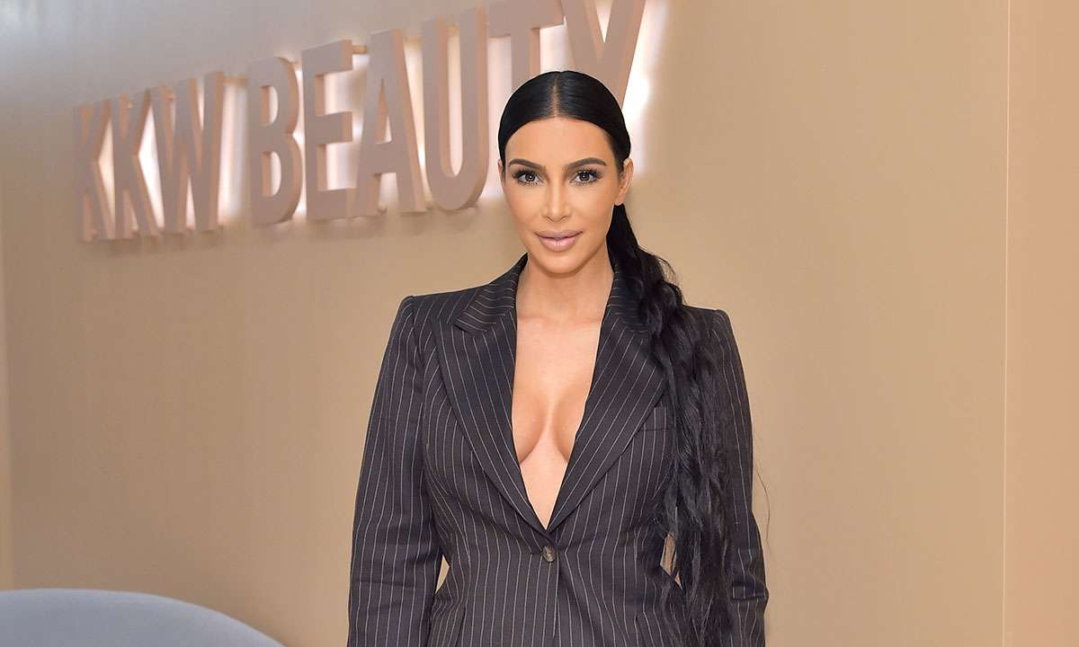 Kim Kardashian e kalon provimin pas katër përpjekjesh
