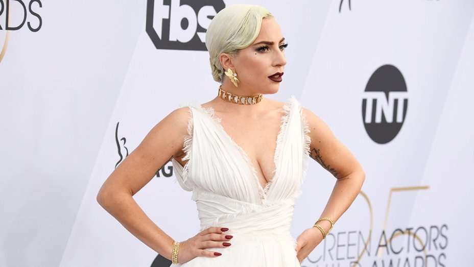Lady Gaga shkëlqen në SAG Awards