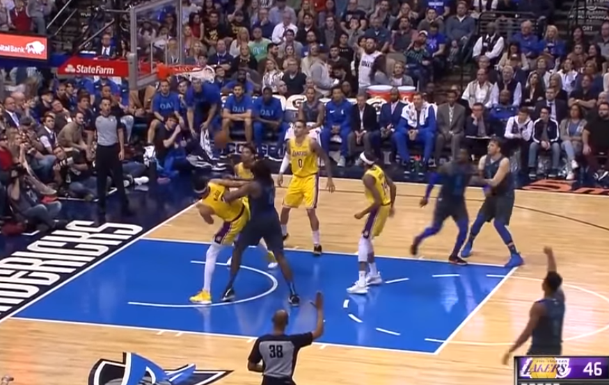 Lakers ngadhënjenjë në transfertë (VIDEO)