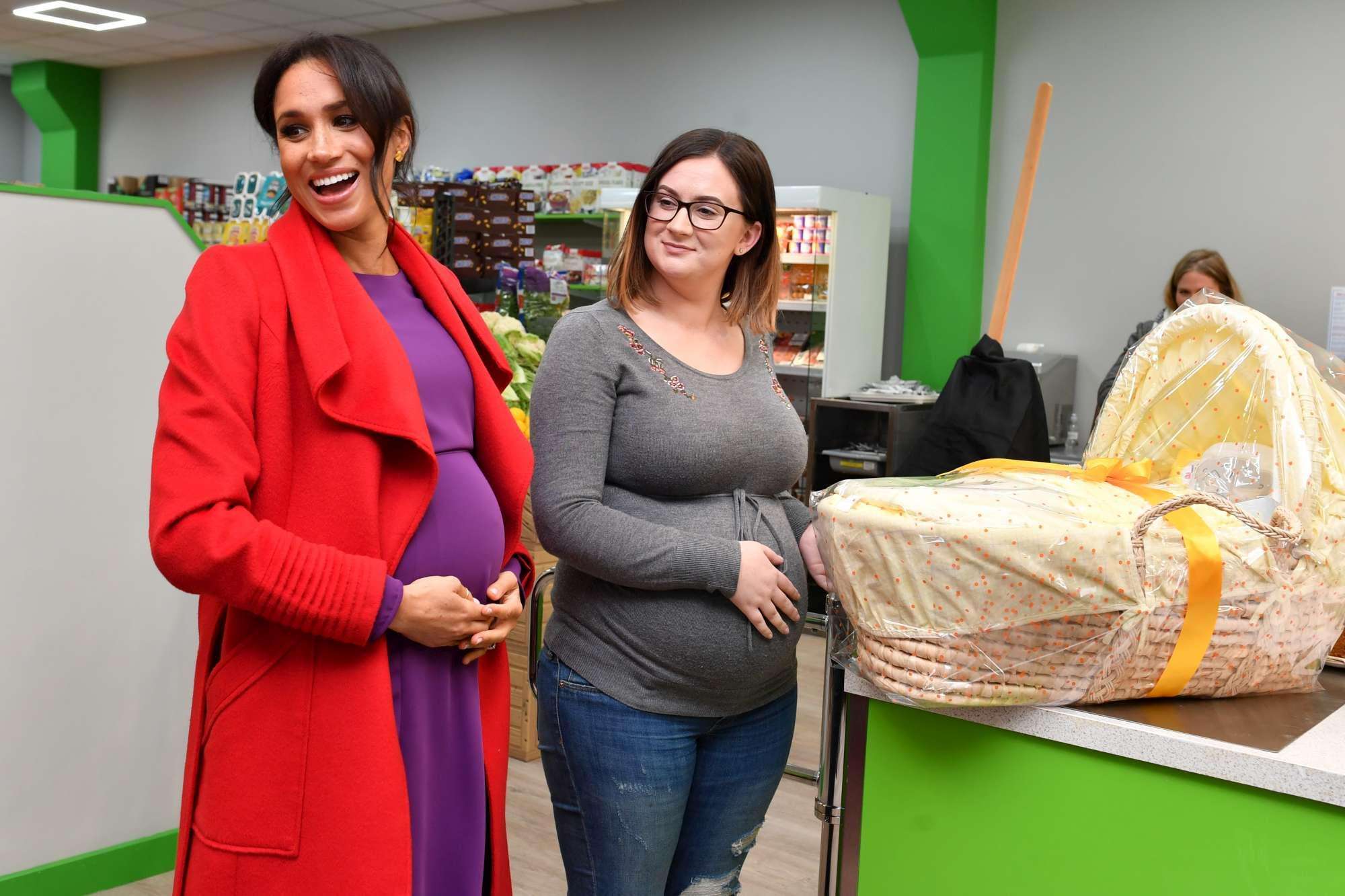 Meghan Markle tregon barkun e fryrë (FOTO)