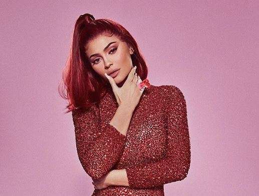 Kylie Jenner zbulon ngjyrat e paletës së koleksionit për Shën Valentin
