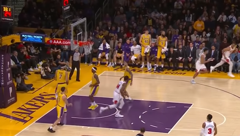 Lakers me fitore ndaj Bulls (VIDEO)
