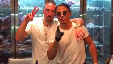 Franck Ribery i lë 1200 euro në biftek me flori (VIDEO)
