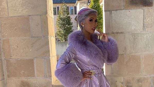 Cardi B shkëlqen përsëri