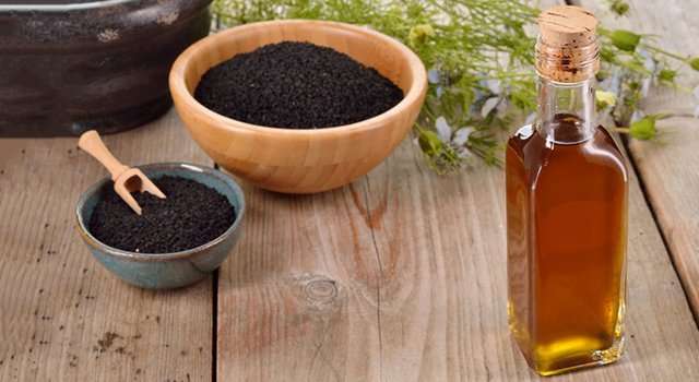 Vaji i farës së zezë, zgjidhja perfekte për shëndetin dhe bukurinë