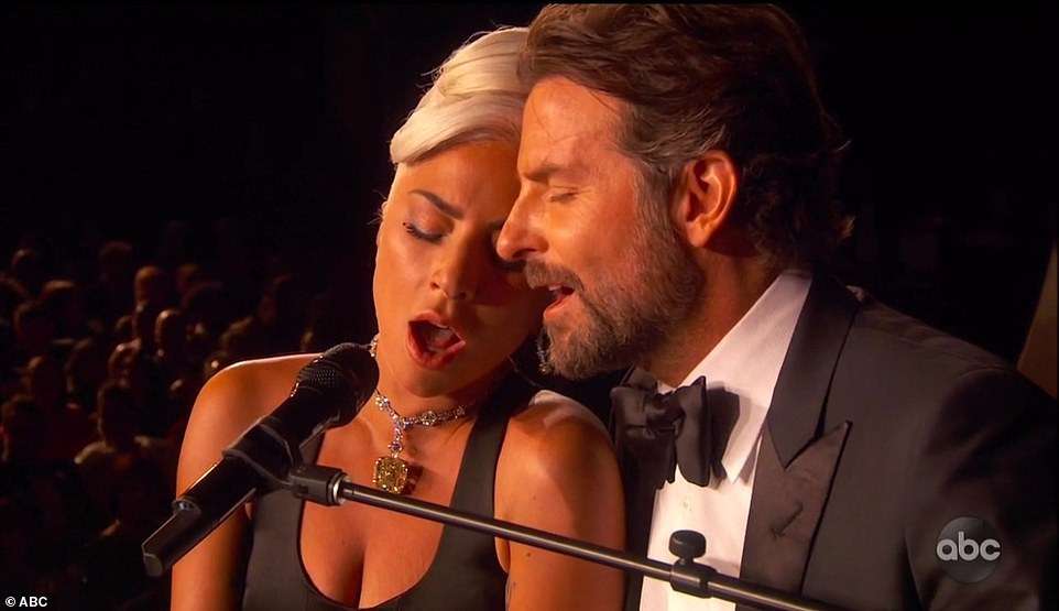 Lady Gaga për historinë me Bradley Cooper: Mediat sociale “tualet interneti” (VIDEO)