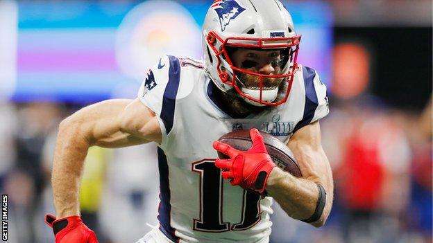 New England Patriots mposhtin Los Angeles Rams në Super Bowl