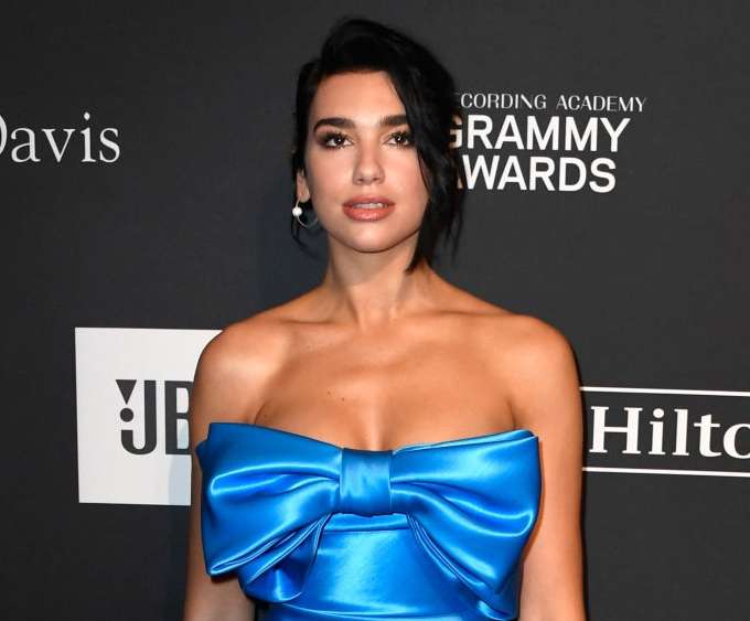 Dua Lipa shkëlqen sërish