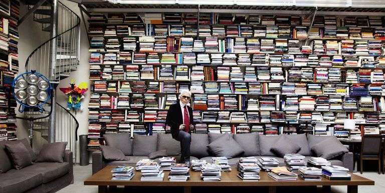 Unik jo vetëm në modë, por edhe në bibliotekën e tij (FOTO)