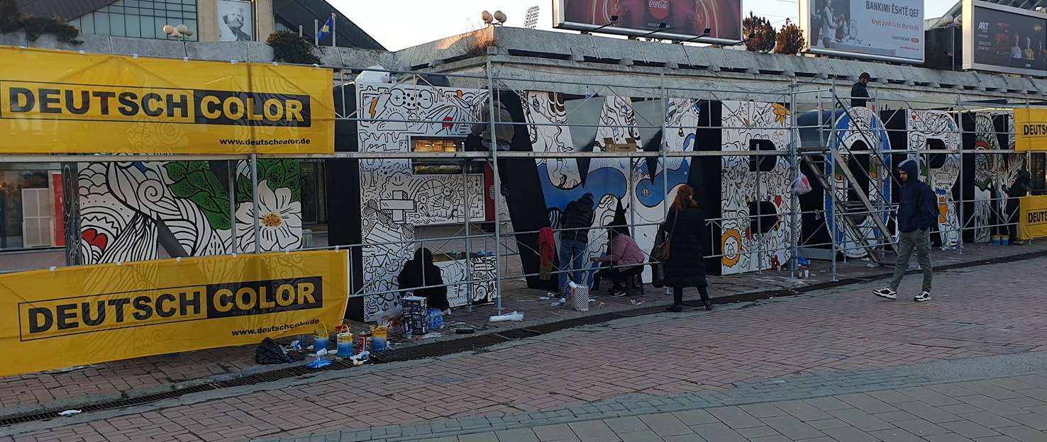 Ky është mesazhi i obeliskut "NEWBORN" në 11 vjetorin e Pavarësisë