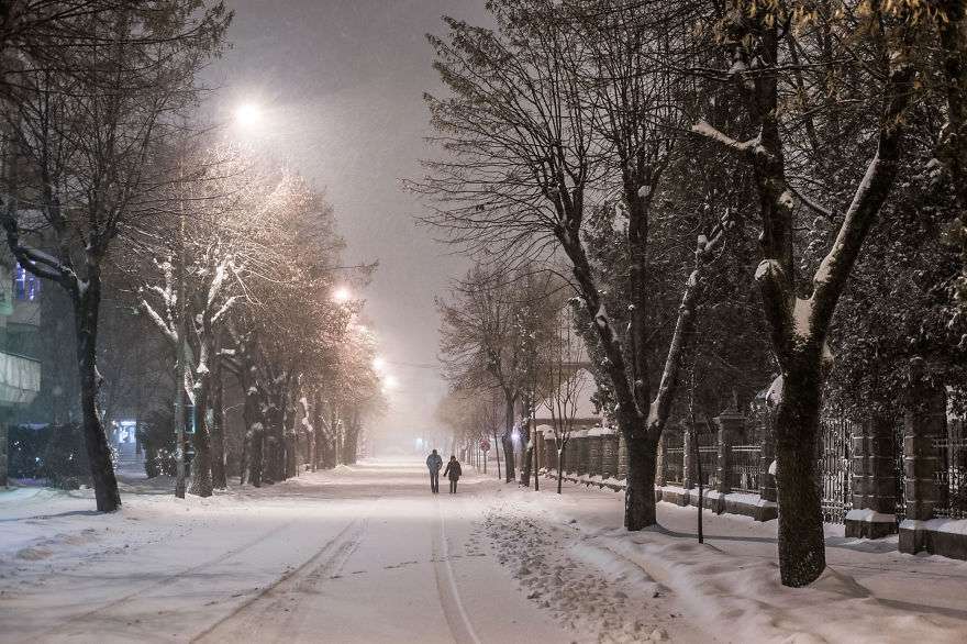 Vendosa të mos fle dhe të dal natën për ta fotografuar qytetin (FOTO)