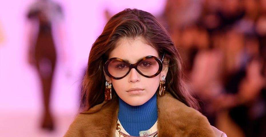 Kaia Gerber merr vëmendjen e të gjithëve në Javën e Modës në Paris