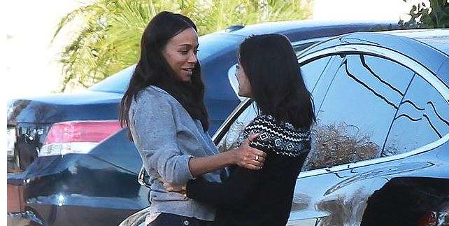 Mila Kunis dhe Zoe Saldana takohen rastësisht në një parking të veturave në Los Anxhelos