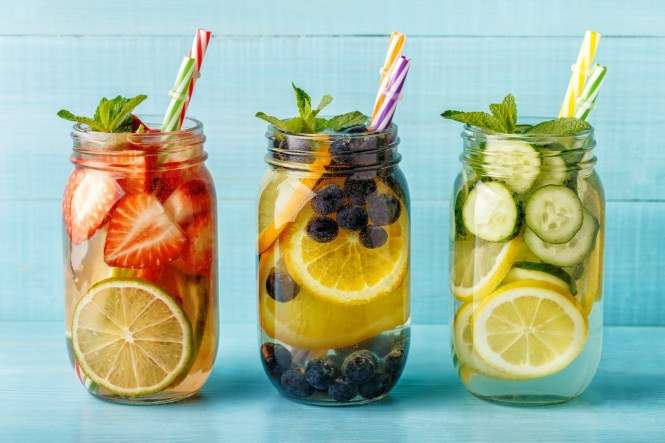 Nëse ushqeheni shëndetshëm, këto pije detox ju ndihmojnë