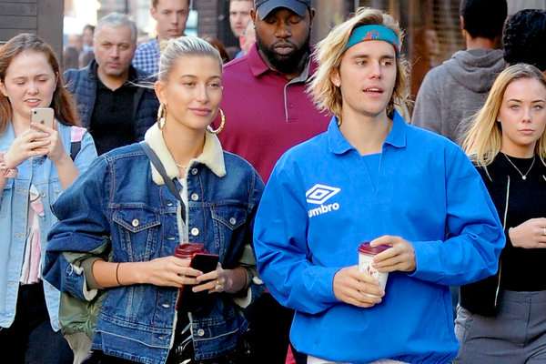 Hailey flet pasi mori mbiemrin e burrit të saj – Bieber