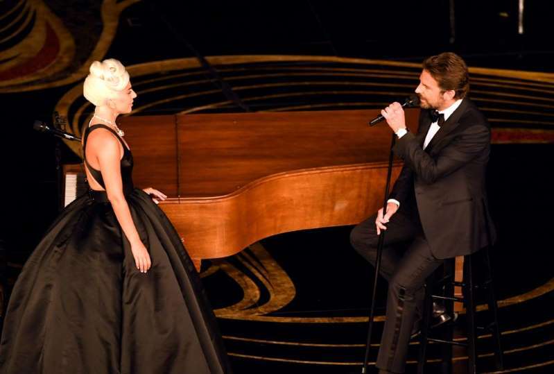 Lady Gaga tregon se çfarë i tha Bradley Cooper para performancës në Oscars
