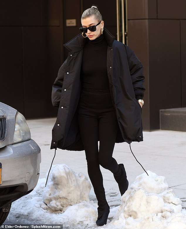 Image result for Hailey Baldwin duket shumÃ« e bukur nÃ« tÃ« zezÃ«