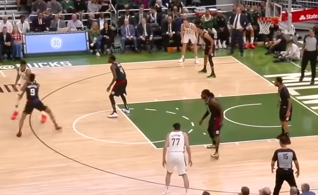 Bucks triumfojnë ndaj Clippers (VIDEO)