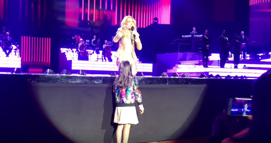 Shtatëvjeçarja këndon në koncertin e Celine Dion, mrekullon të gjithë (VIDEO)