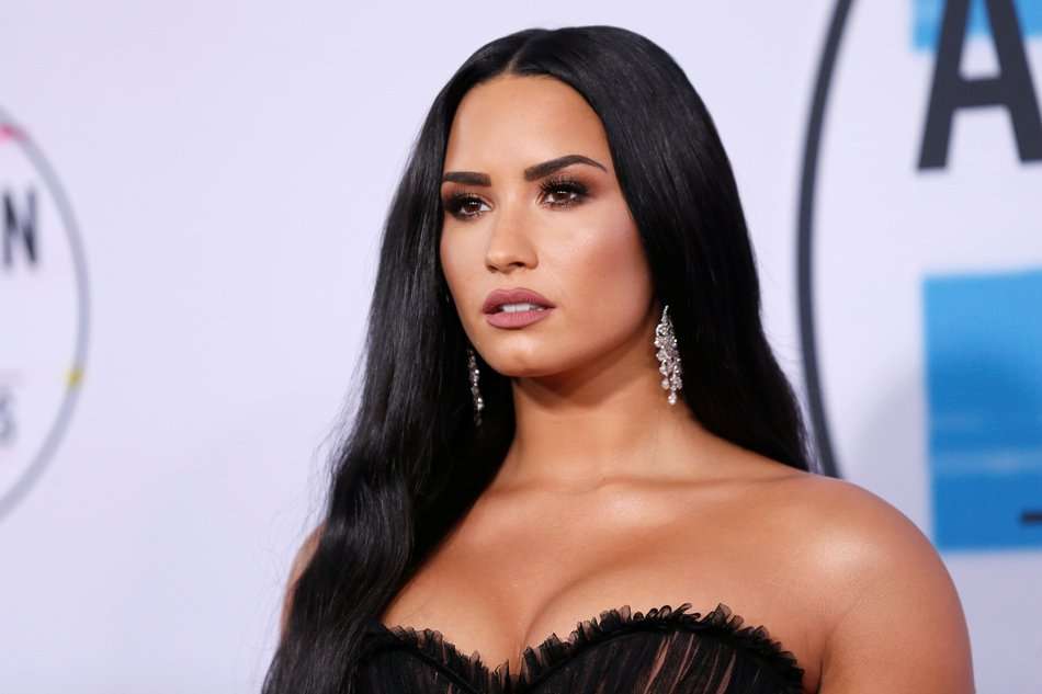 Pas ndarjes, Demi Lovato i dërgon lule vetes