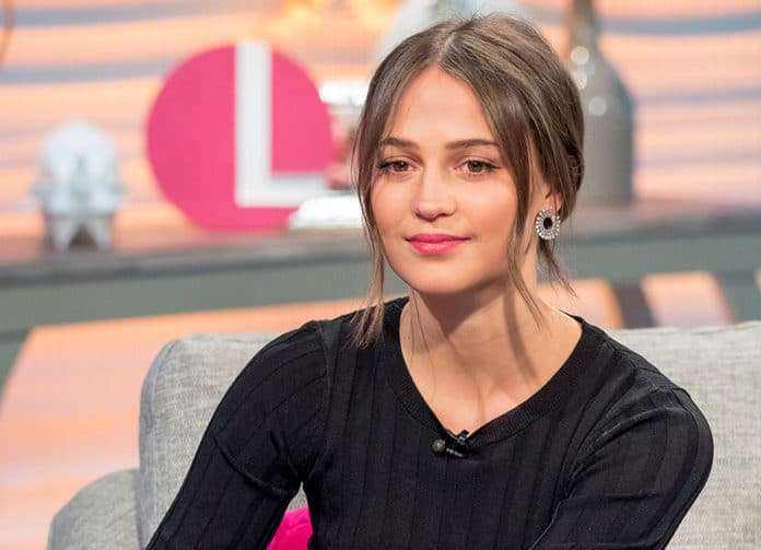 Alicia Vikander tregon pse e mbylli Instagramin një muaj pasi e hapi