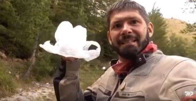 Turisti, jep leksion; Pastron mbeturinat në Parkun Kombëtar të Lurës (VIDEO)