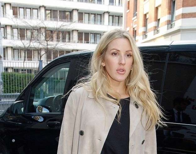 Ellie Goulding paralajmëron këngë të re për Netflix (FOTO)