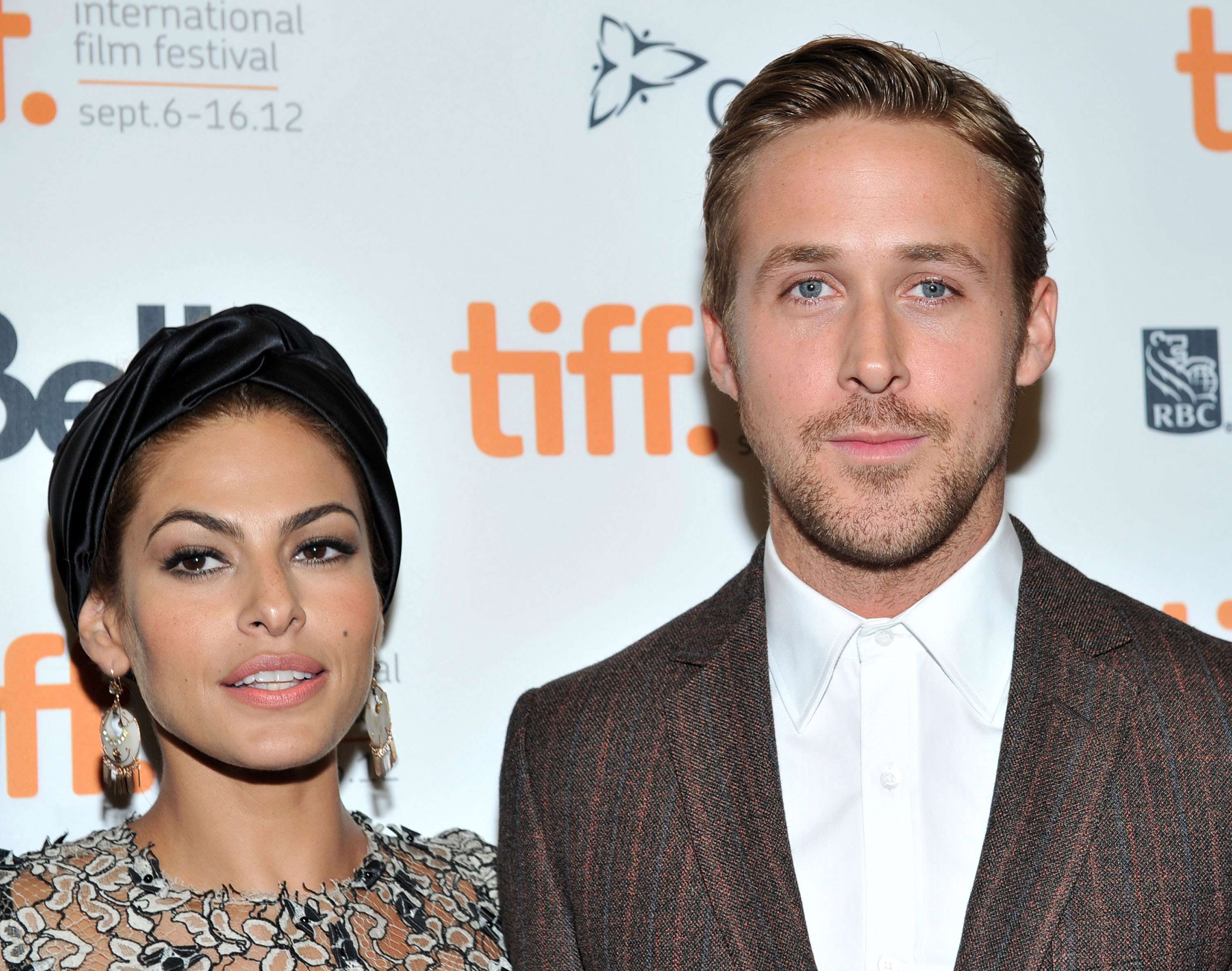 Eva Mendes mezi pret të punojë me burrin në një film