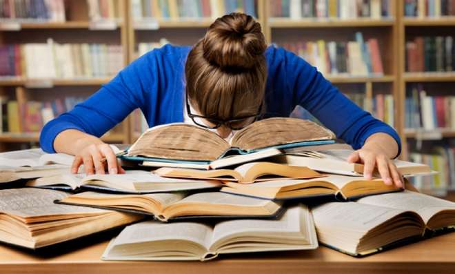 Studimi konfirmon, të rriteni të rrethuar me libra ju bënë mirë