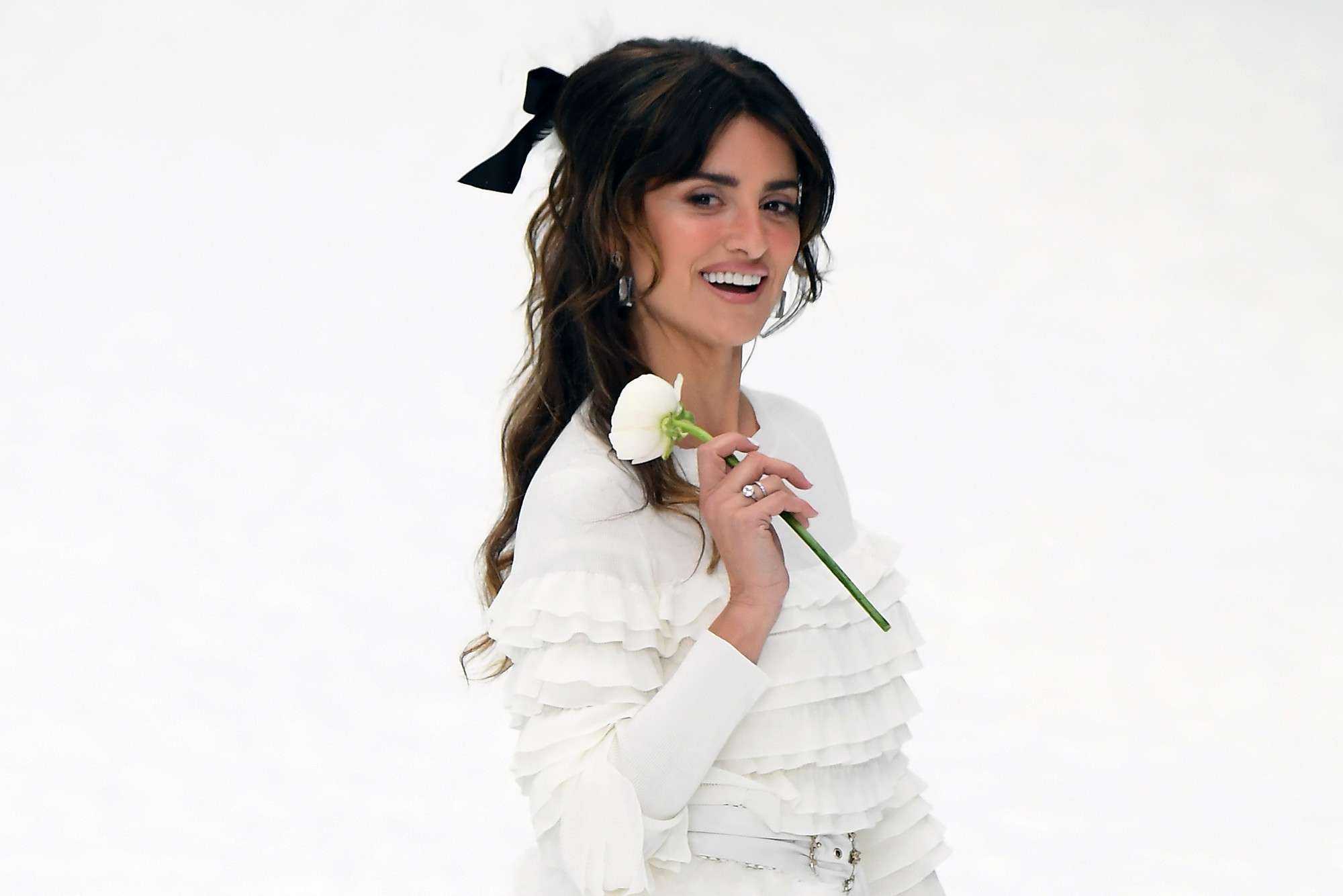 Penelope Cruz debuton me emocion në nder të Karl Lagerfeld