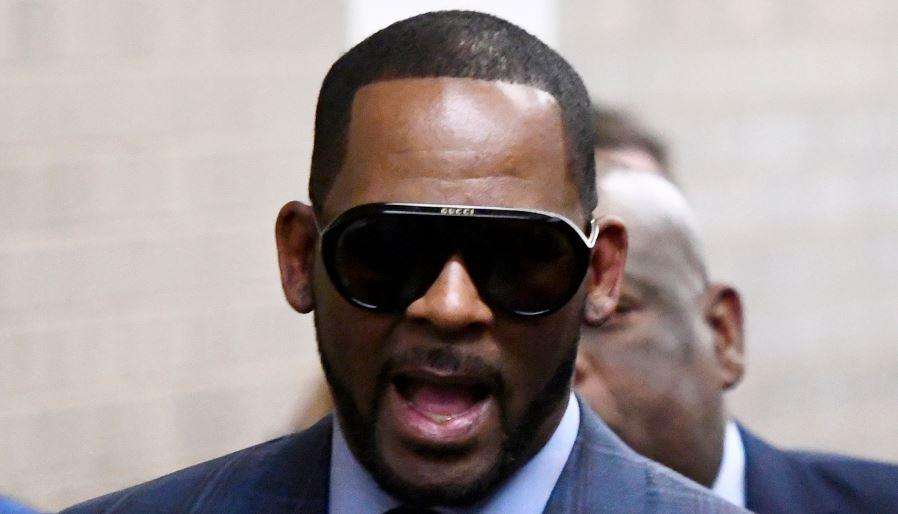 R Kelly dhe abuzimet seksuale - Shfaqet edhe një kasetë seksi, dyshohet për të mitura