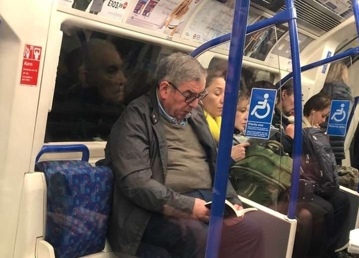 Imazhe ku reflektimi hapi një portal të një realiteti tjetër (FOTO)