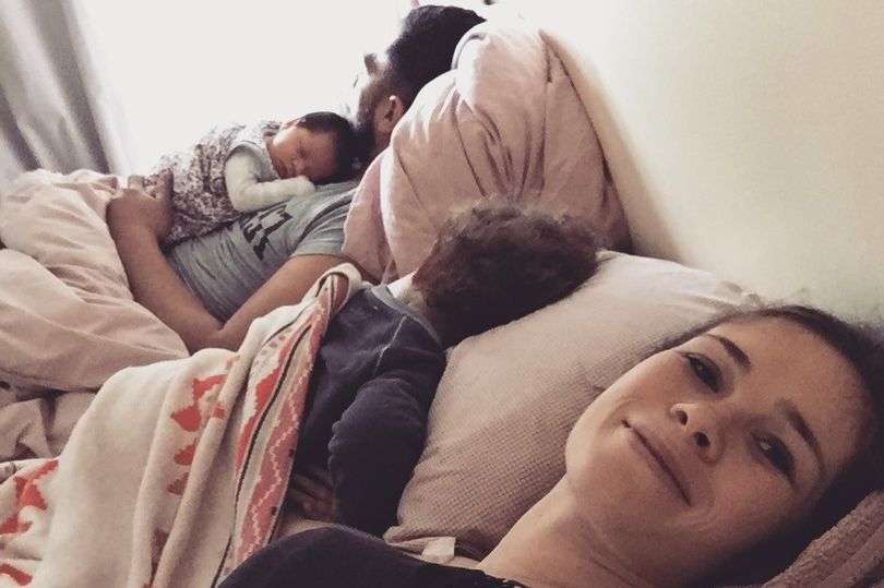 Çifti zgjedh të ndajë shtratin me fëmijët të cilët nuk kanë ende dhoma të veta