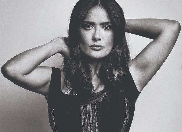 Salma Hayek edhe njëherë dëshmon se është ndër më të bukurat e botës