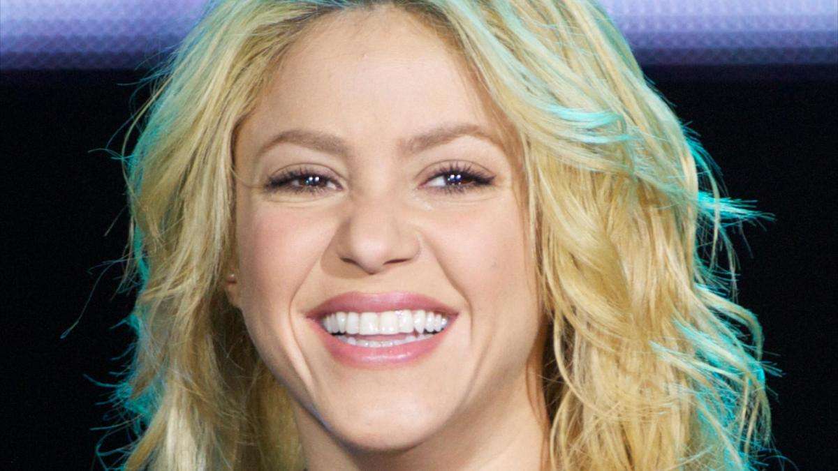 Shakira feston pesë vjetorin e albumit të publikuar në anglisht
