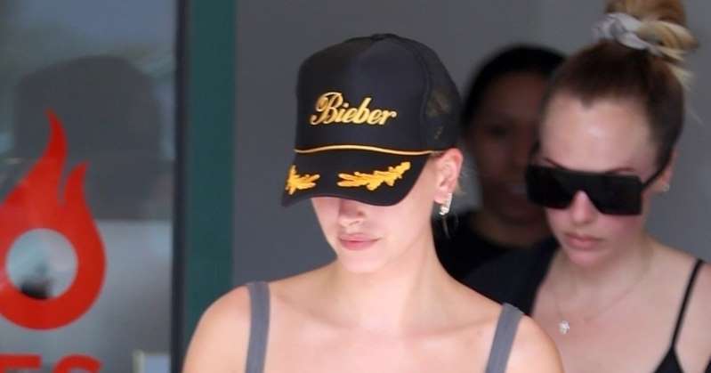 Hailey Baldwin mban me krenari mbiemrin e burrit në kapele