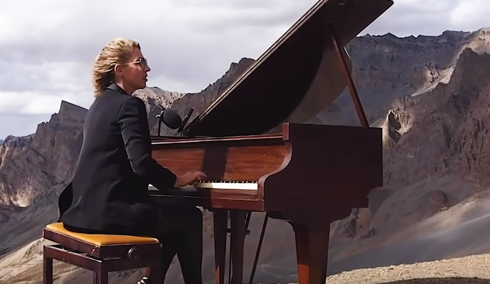 Performansa me piano në lartësinë më të madhe