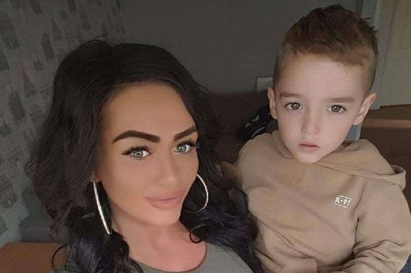 Nëna la pas djalin gjashtëvjeçar pasi humbi betejën me kancerin