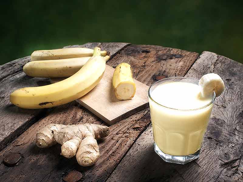 Smoothie me banane dhe xhenxhefil për problemet me stomakun