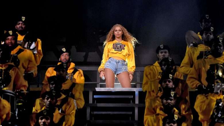 Beyonce publikon albumin dhe dokumentarin e ri