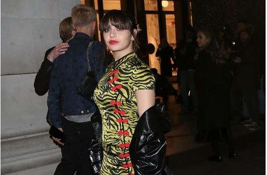 Charli XCX shkëlqen sërish (FOTO)