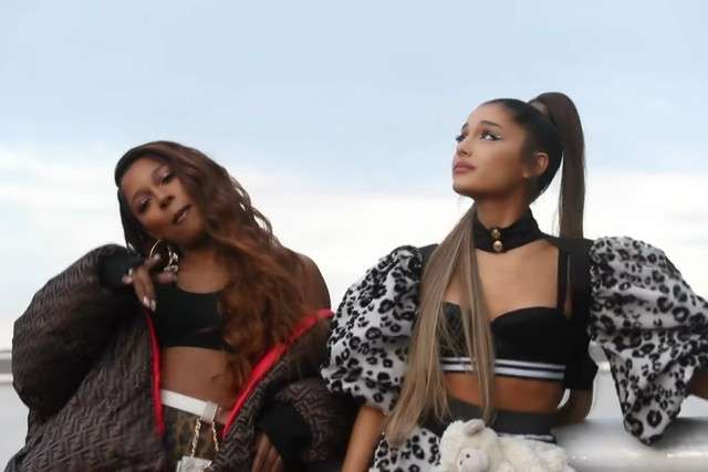 Ariana Grande publikon klipin e ri “Monopoly” me Victoria Monet (VIDEO)